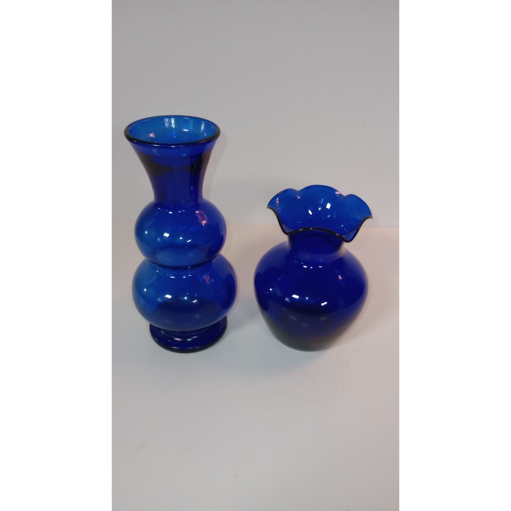 Vintage Lot of 2 Beautiful Cobalt Blue Vases In Excellent Condition